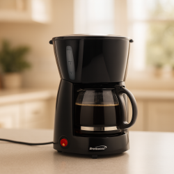 Cafetera eléctrica compacta para 4 tazas. Ideal para hogares o espacios pequeños.